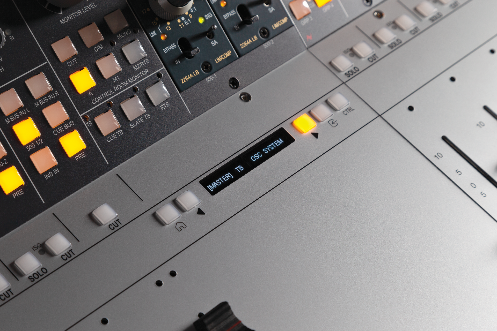 AMS Neve 8424 recall and 控制台表面 detail