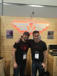 Derek 与 Sam Witwer