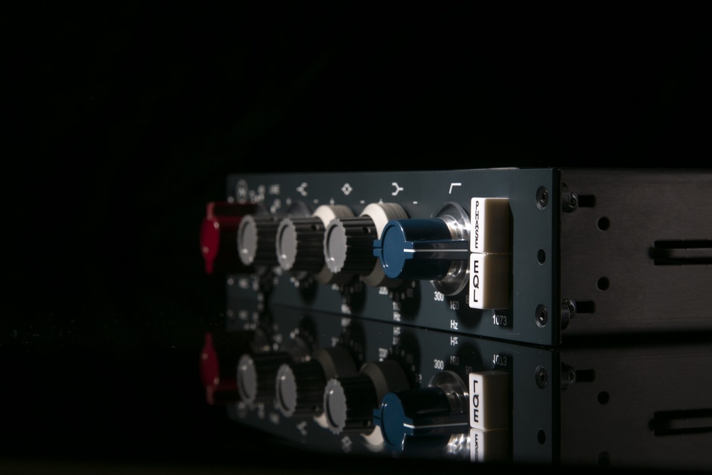 1073 Classic H Detail